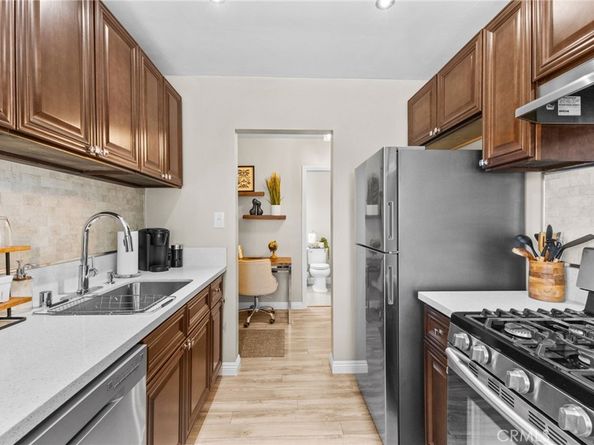 11521 Inglewood Avenue, Hawthorne CA 90250