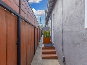 11521 Inglewood Avenue, Hawthorne CA 90250