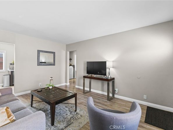 11521 Inglewood Avenue, Hawthorne CA 90250