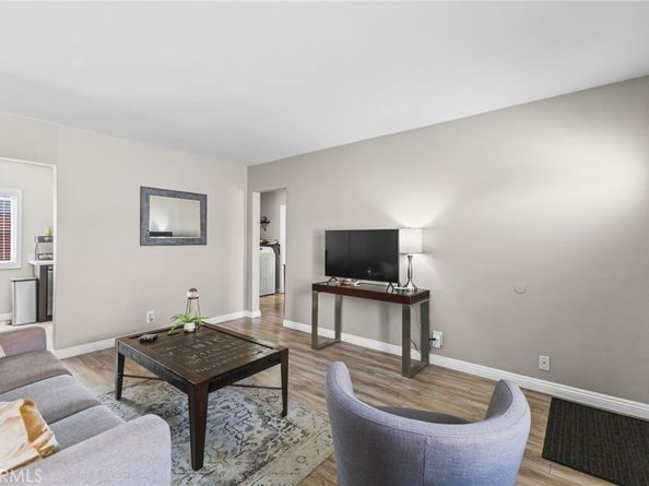 11521 Inglewood Avenue, Hawthorne CA 90250