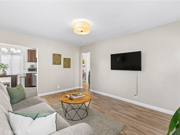 11521 Inglewood Avenue, Hawthorne CA 90250