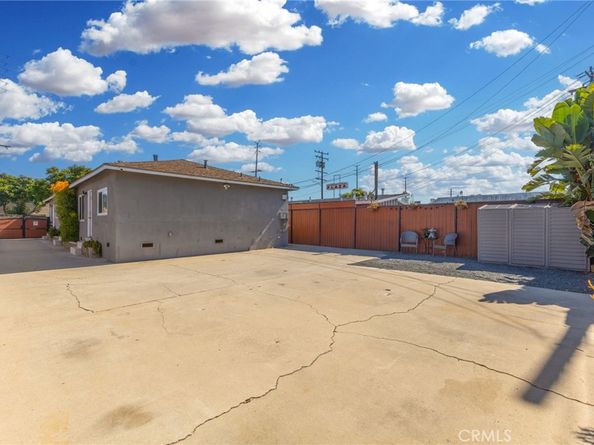 11521 Inglewood Avenue, Hawthorne CA 90250