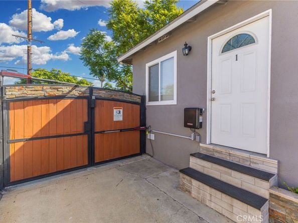 11521 Inglewood Avenue, Hawthorne CA 90250