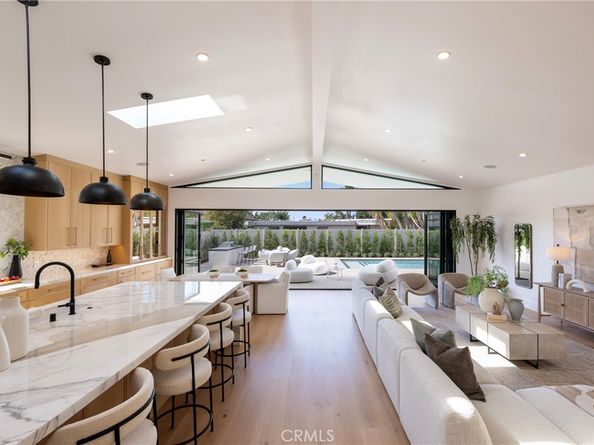 707 Patolita, Corona Del Mar CA 92625