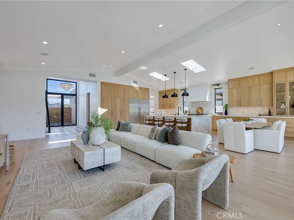 707 Patolita, Corona Del Mar CA 92625