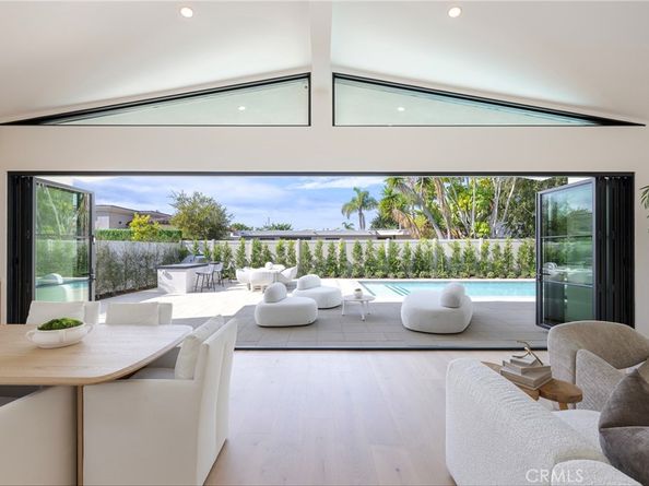 707 Patolita, Corona Del Mar CA 92625