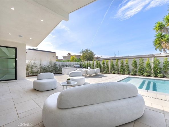 707 Patolita, Corona Del Mar CA 92625