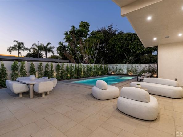 707 Patolita, Corona Del Mar CA 92625