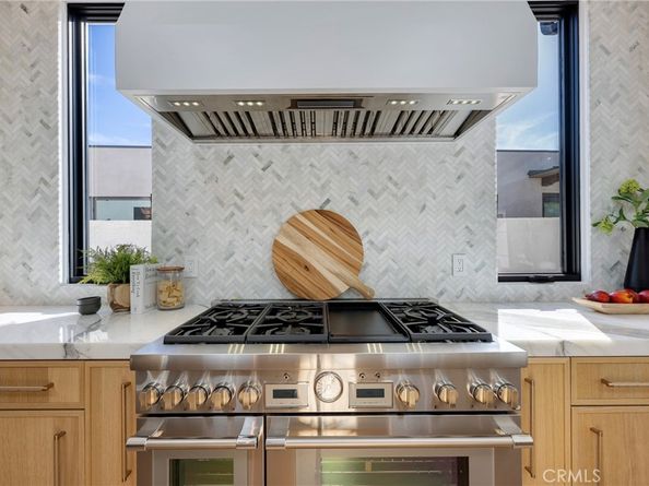 707 Patolita, Corona Del Mar CA 92625