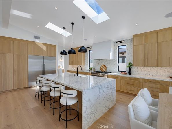 707 Patolita, Corona Del Mar CA 92625