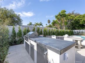 707 Patolita, Corona Del Mar CA 92625