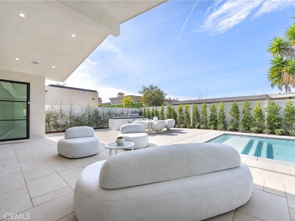 707 Patolita, Corona Del Mar CA 92625