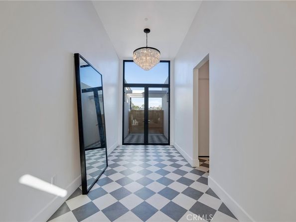 707 Patolita, Corona Del Mar CA 92625