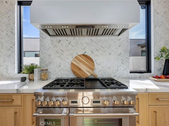 707 Patolita, Corona Del Mar CA 92625