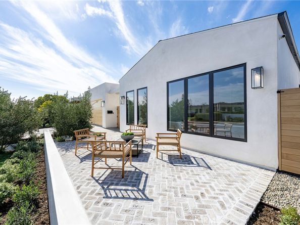 707 Patolita, Corona Del Mar CA 92625