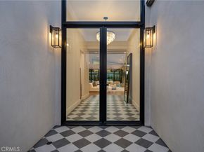 707 Patolita, Corona Del Mar CA 92625