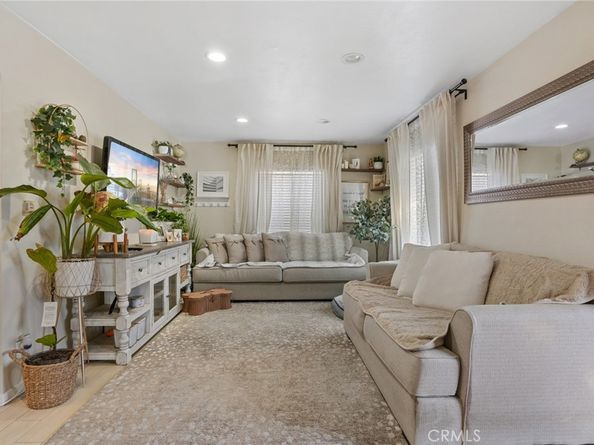 4037 E 7th Street, Long Beach CA 90804