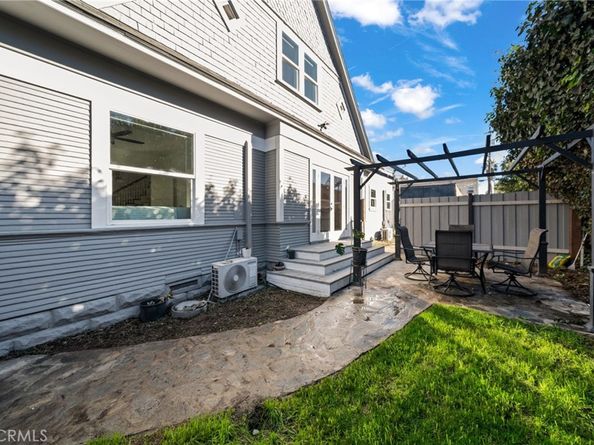 1148 Chestnut Avenue, Long Beach CA 90813