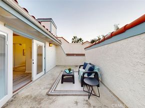 322 12 th, Huntington Beach CA 92648