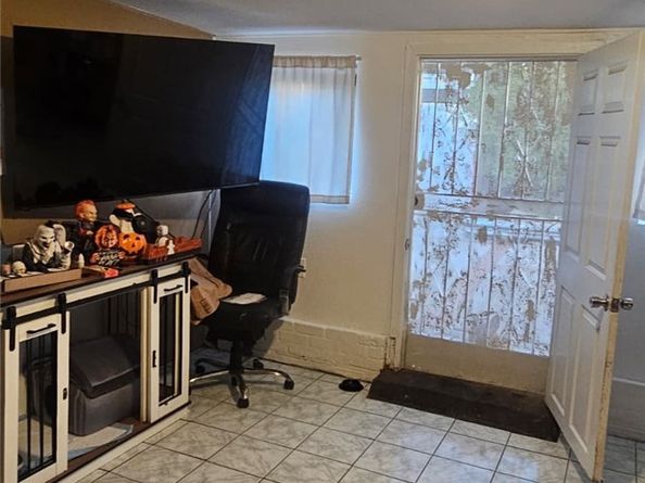 2313 Downie Place, Santa Ana CA 92706