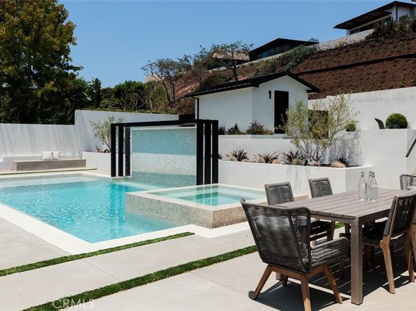 919 Sandcastle Drive, Corona Del Mar CA 92625