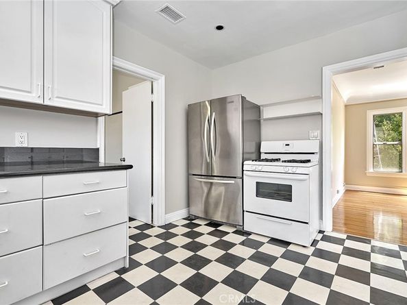 6669 De Longpre Avenue, Los Angeles CA 90028