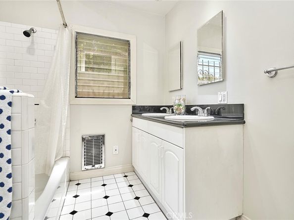 6669 De Longpre Avenue, Los Angeles CA 90028