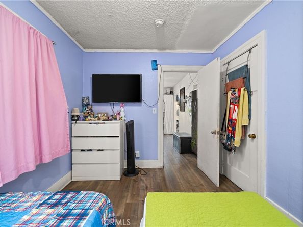 1216 S Mullen Avenue, Los Angeles CA 90019