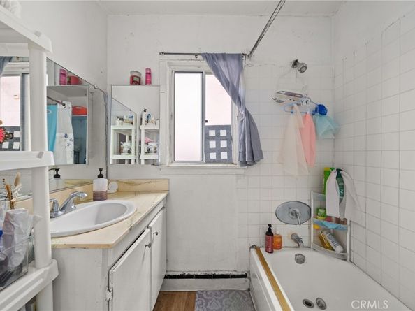 1216 S Mullen Avenue, Los Angeles CA 90019