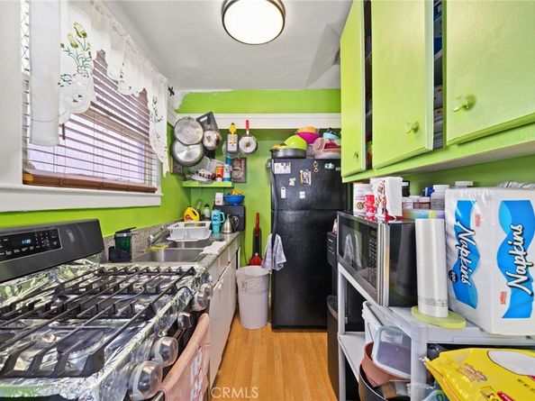 1216 S Mullen Avenue, Los Angeles CA 90019