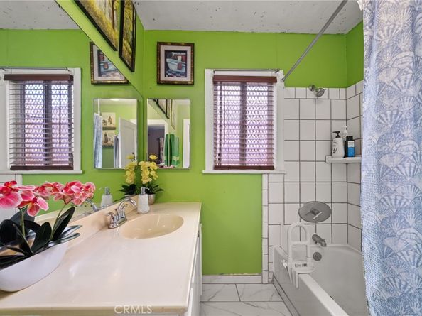 1216 S Mullen Avenue, Los Angeles CA 90019