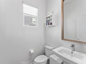 206 Alamo Court, Long Beach CA 90802
