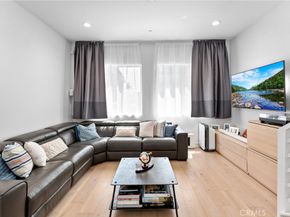 206 Alamo Court, Long Beach CA 90802