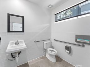 206 Alamo Court, Long Beach CA 90802