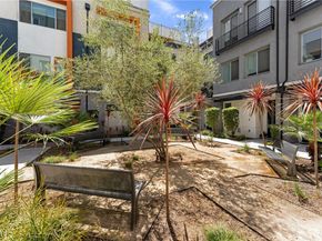 206 Alamo Court, Long Beach CA 90802