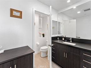206 Alamo Court, Long Beach CA 90802