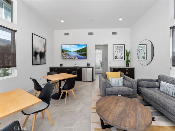 206 Alamo Court, Long Beach CA 90802