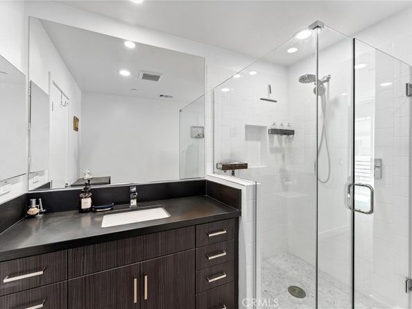 206 Alamo Court, Long Beach CA 90802