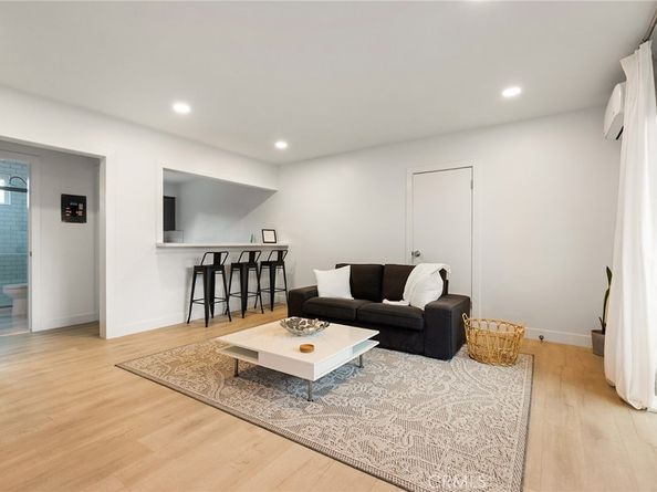 59 S Meridith Avenue, Pasadena CA 91106