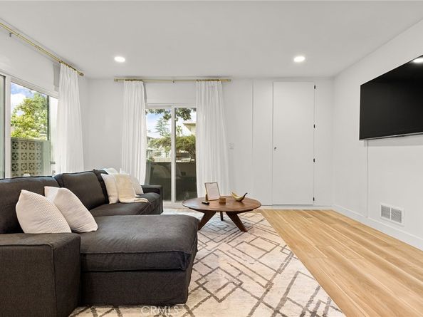 59 S Meridith Avenue, Pasadena CA 91106