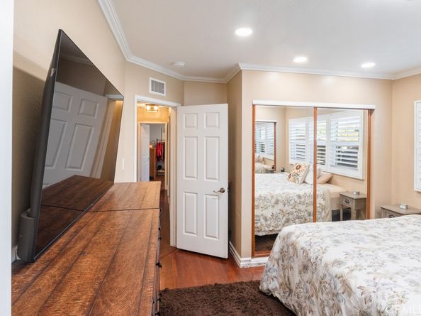 2425 Heather Avenue, Long Beach CA 90815