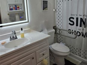 756 N Inglewood Avenue 22, Inglewood CA 90302