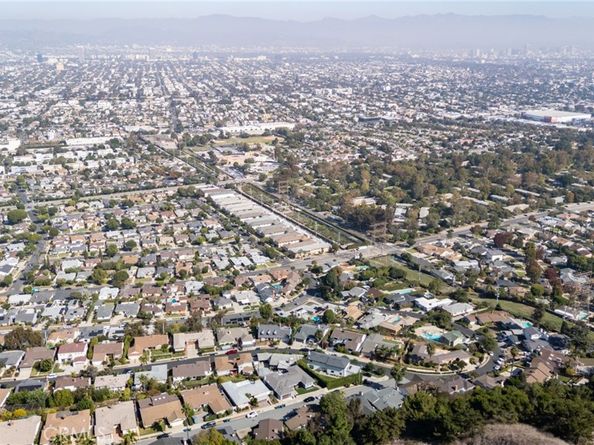 5617 Glenford, Los Angeles CA 90008