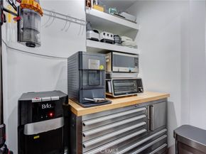 5617 Glenford, Los Angeles CA 90008