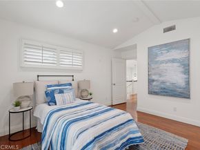 2000 Walnut Avenue, Manhattan Beach CA 90266