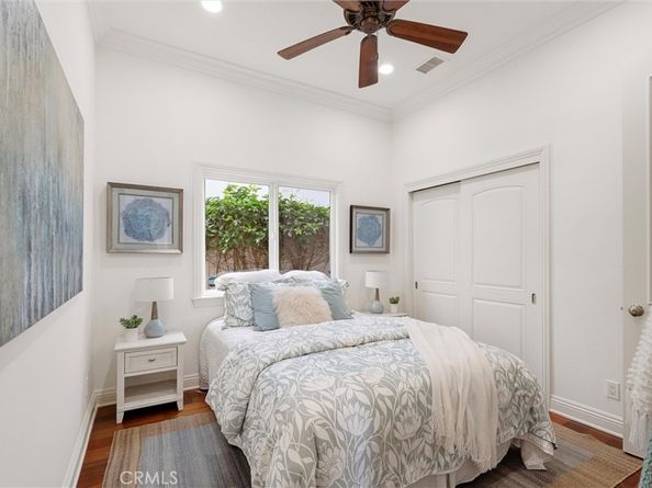 2000 Walnut Avenue, Manhattan Beach CA 90266