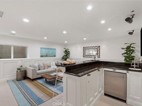2000 Walnut Avenue, Manhattan Beach CA 90266
