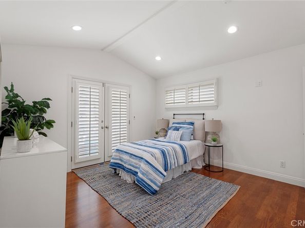 2000 Walnut Avenue, Manhattan Beach CA 90266