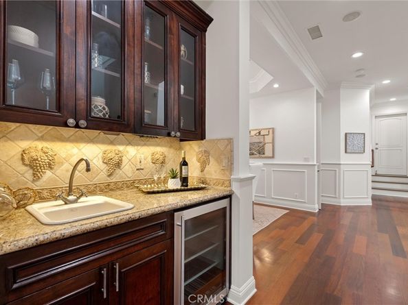 2000 Walnut Avenue, Manhattan Beach CA 90266