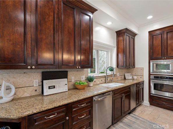 2000 Walnut Avenue, Manhattan Beach CA 90266